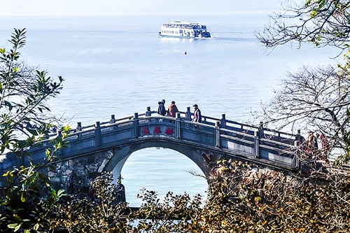 26-01-15《中国建设报》3版 长春桥畔风光好(苏芜).jpg